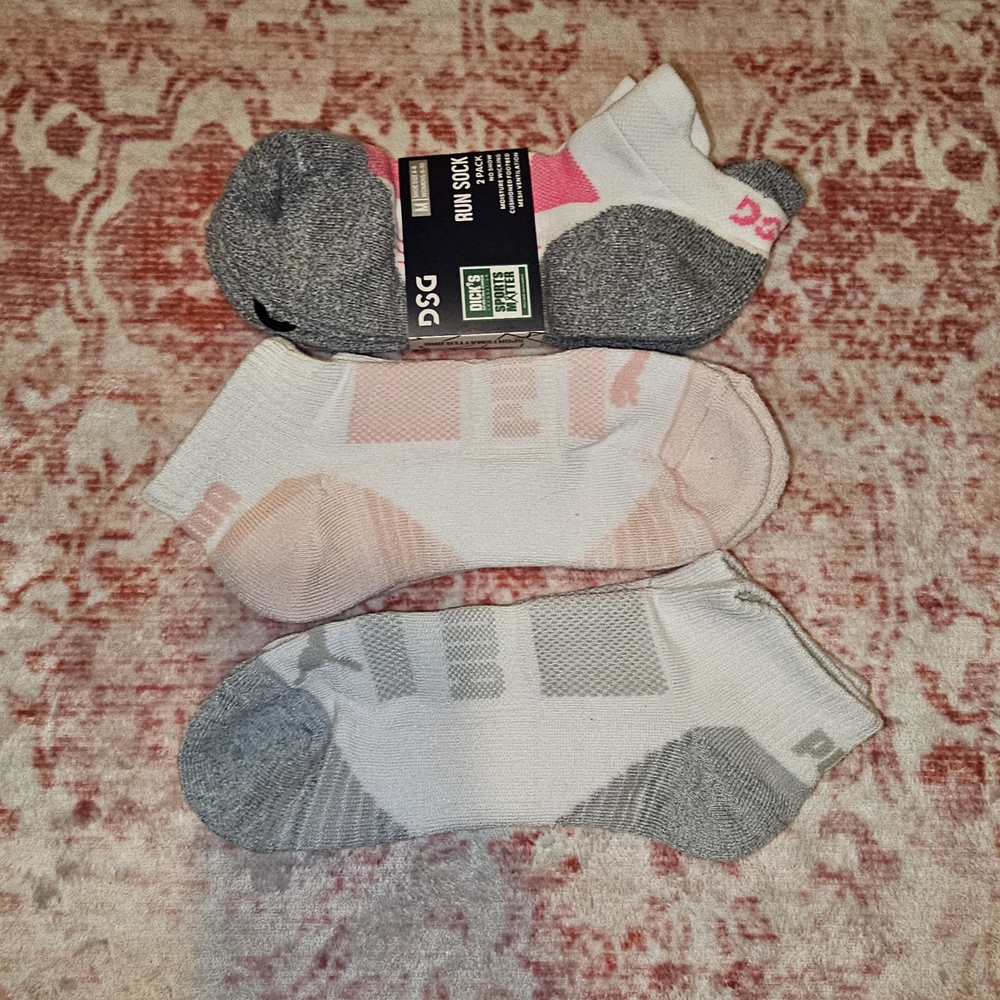 4 Pair New Socks.